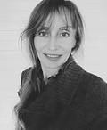 Photo portrait en noir et blanc de Christelle POBEAU, signant ses oeuvres sous le nom de Soon